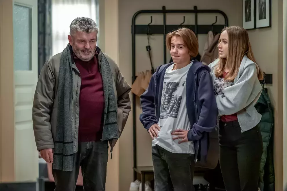 <p>Nekonečný seriál Ulice sleduje dramatické příběhy několika rodin žijících v sousedství</p>
