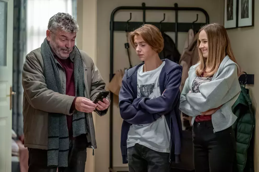 <p>Nekonečný seriál Ulice sleduje dramatické příběhy několika rodin žijících v sousedství</p>
