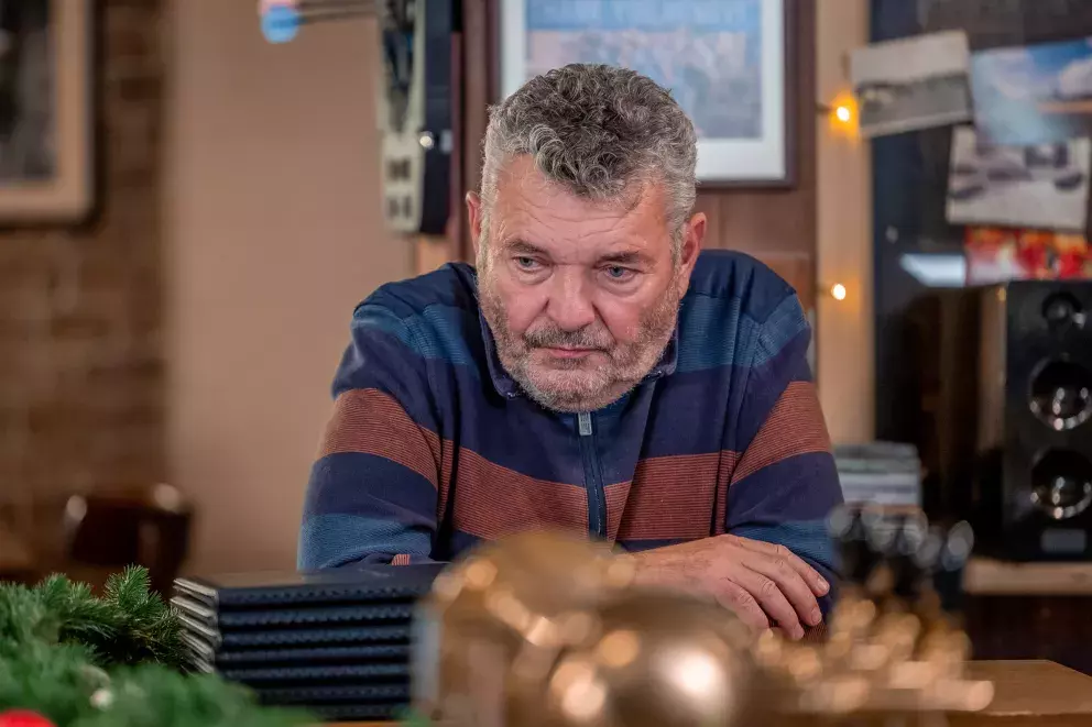 <p>Nekonečný seriál Ulice sleduje dramatické příběhy několika rodin žijících v sousedství</p>
