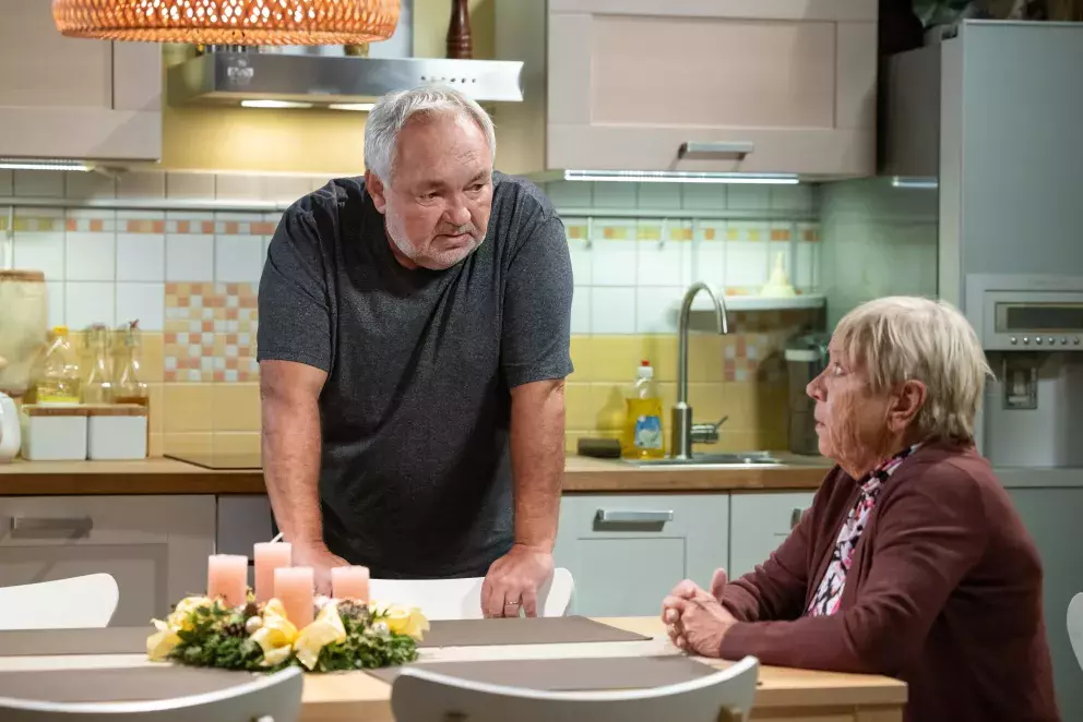 <p>Nekonečný seriál Ulice sleduje dramatické příběhy několika rodin žijících v sousedství</p>
