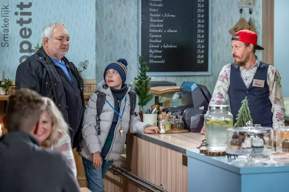 <p>Nekonečný seriál Ulice sleduje dramatické příběhy několika rodin žijících v sousedství</p>
