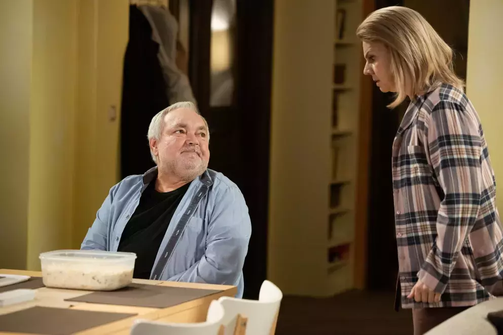 <p>Nekonečný seriál Ulice sleduje dramatické osudy několika spřátelených rodin žijících v sousedstvi</p>
