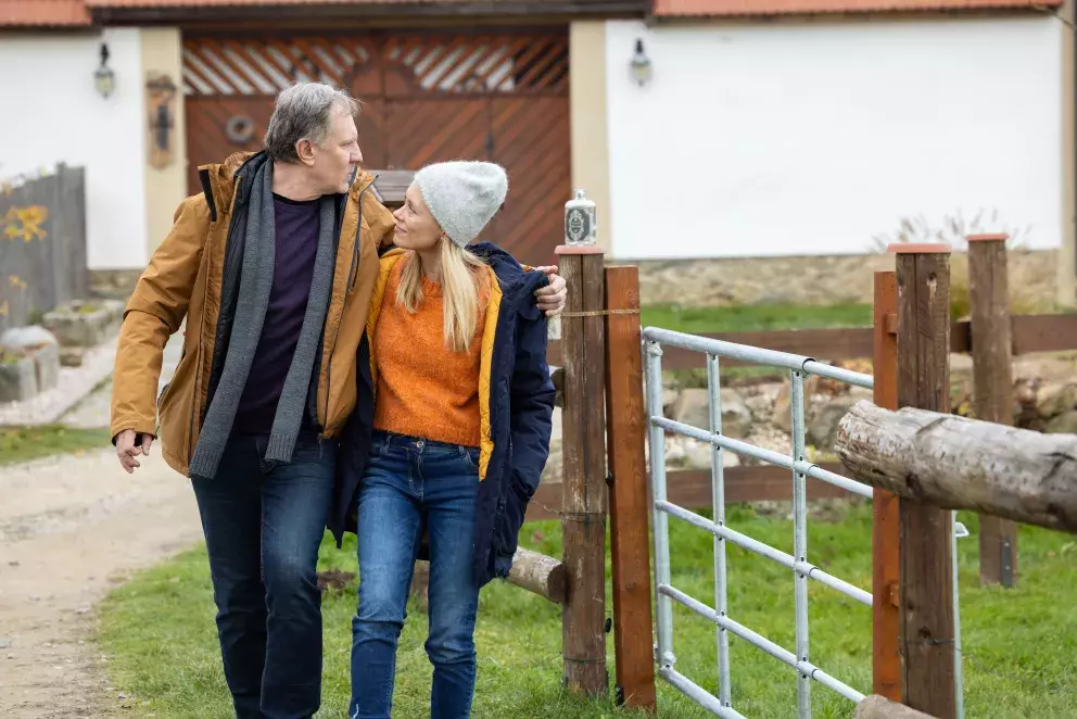 <p>Nekonečný seriál Ulice sleduje dramatické osudy několika spřátelených rodin žijících v sousedstvi</p>
