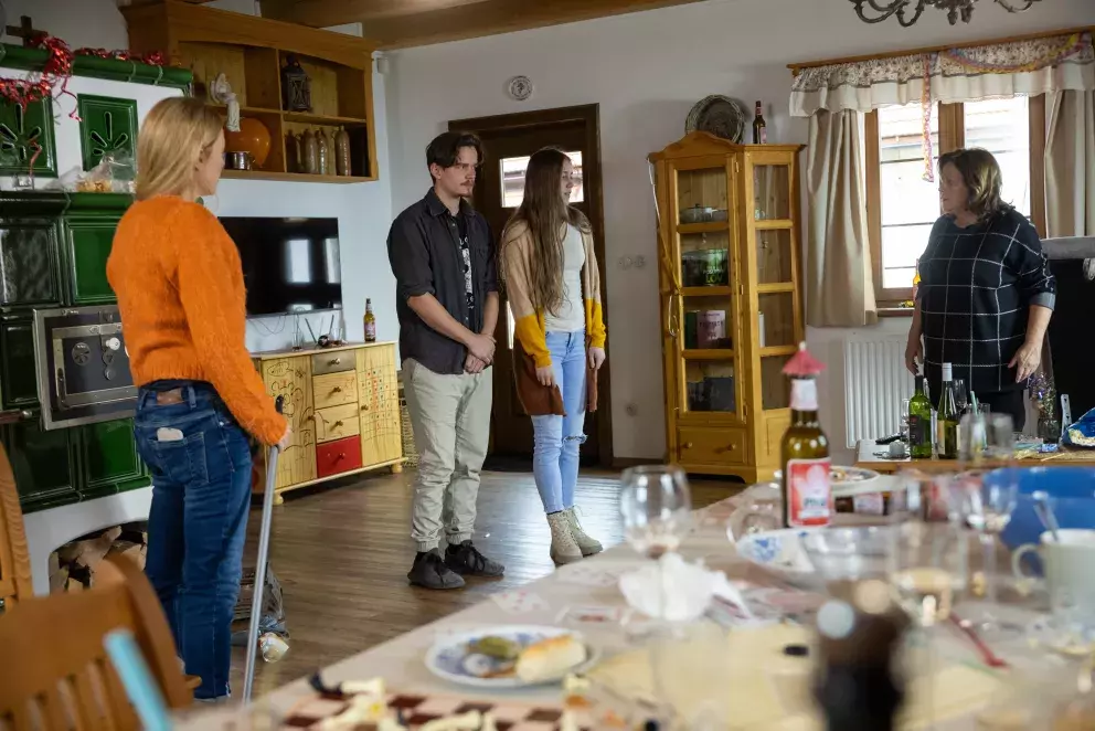 <p>Nekonečný seriál Ulice sleduje dramatické osudy několika spřátelených rodin žijících v sousedstvi</p>
