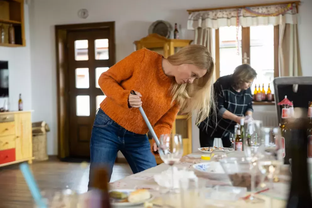 <p>Nekonečný seriál Ulice sleduje dramatické osudy několika spřátelených rodin žijících v sousedstvi</p>
