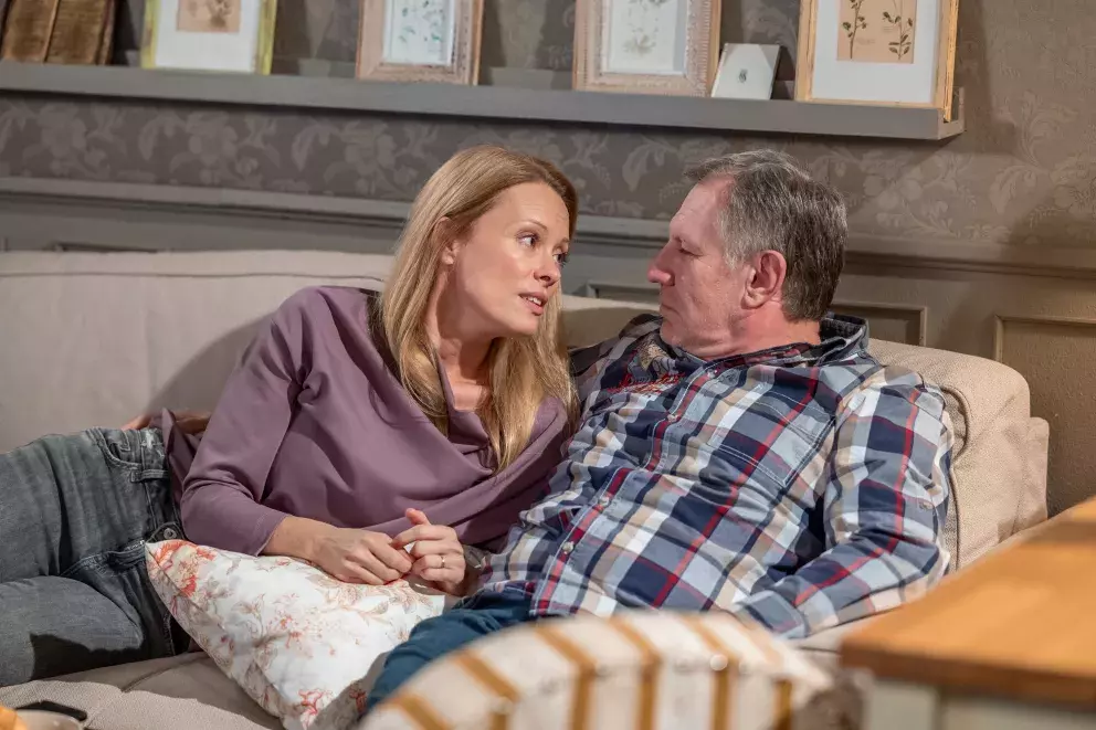 <p>Nekonečný seriál Ulice sleduje dramatické osudy několika spřátelených rodin žijících v sousedstvi</p>
