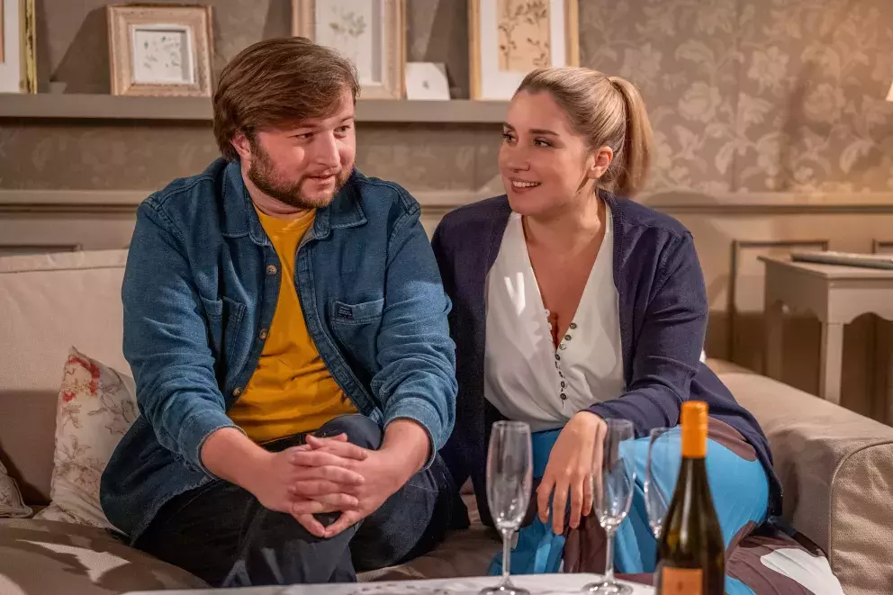 <p>Nekonečný seriál Ulice sleduje dramatické osudy několika spřátelených rodin žijících v sousedstvi</p>
