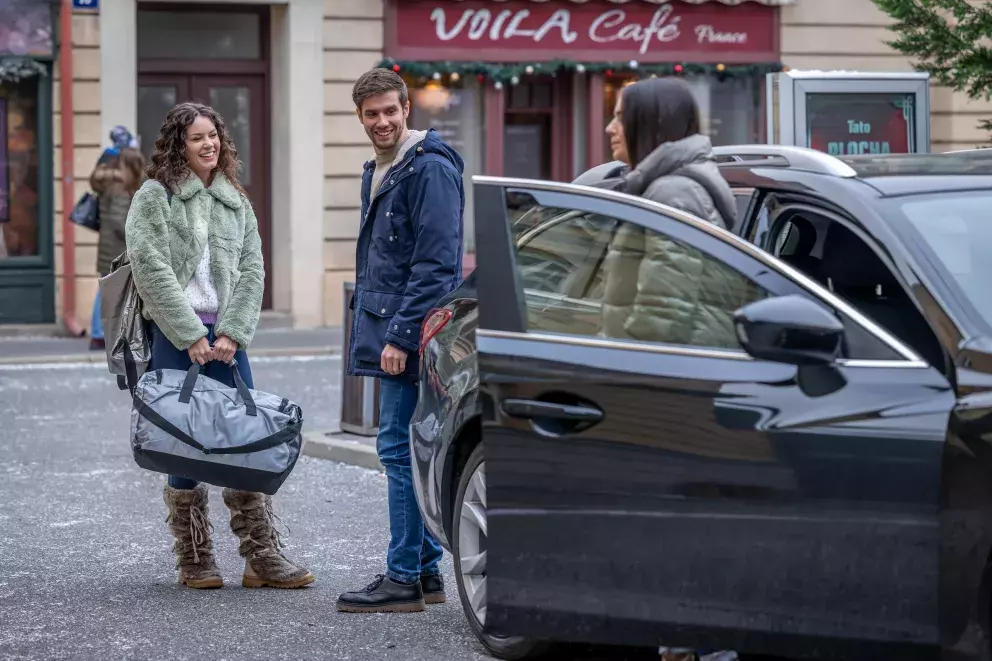 <p>Nekonečný seriál Ulice sleduje dramatické osudy několika spřátelených rodin žijících v sousedstvi</p>
