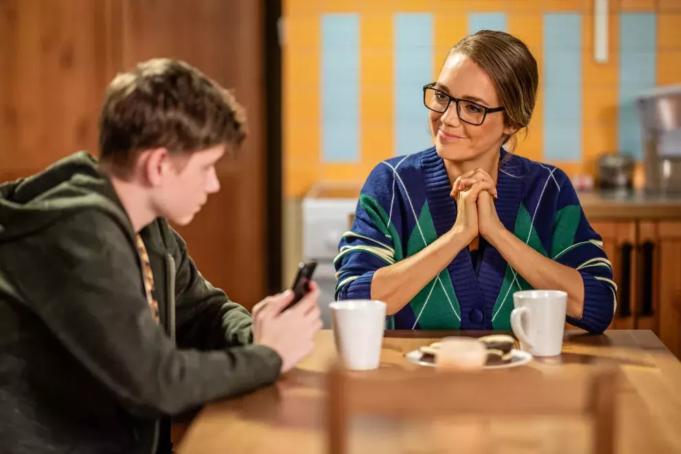 <p>Nekonečný seriál Ulice sleduje dramatické osudy několika spřátelených rodin žijících v sousedstvi</p>
