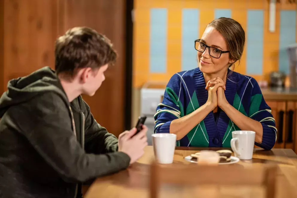 <p>Nekonečný seriál Ulice sleduje dramatické osudy několika spřátelených rodin žijících v sousedstvi</p>
