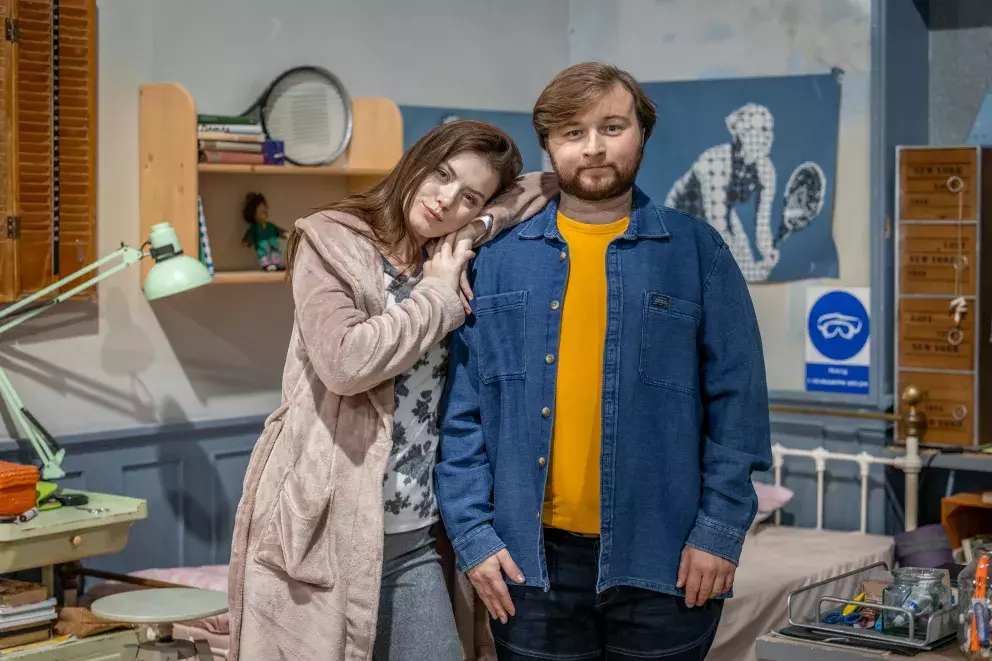 <p>Nekonečný seriál Ulice sleduje dramatické osudy několika spřátelených rodin žijících v sousedstvi</p>
