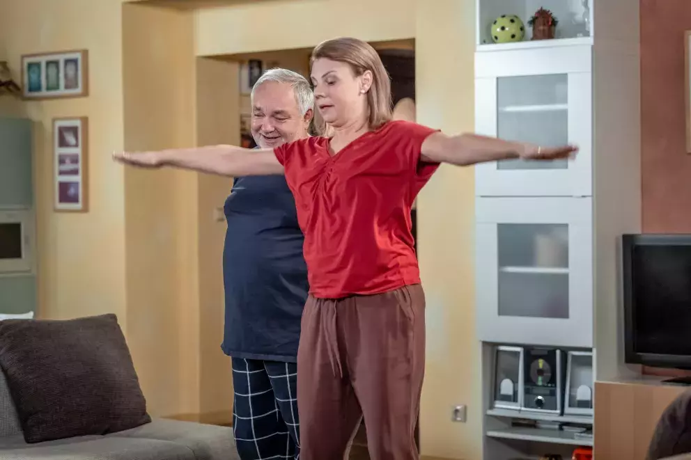 <p>Nekonečný seriál Ulice sleduje dramatické osudy několika spřátelených rodin žijících v sousedstvi</p>
