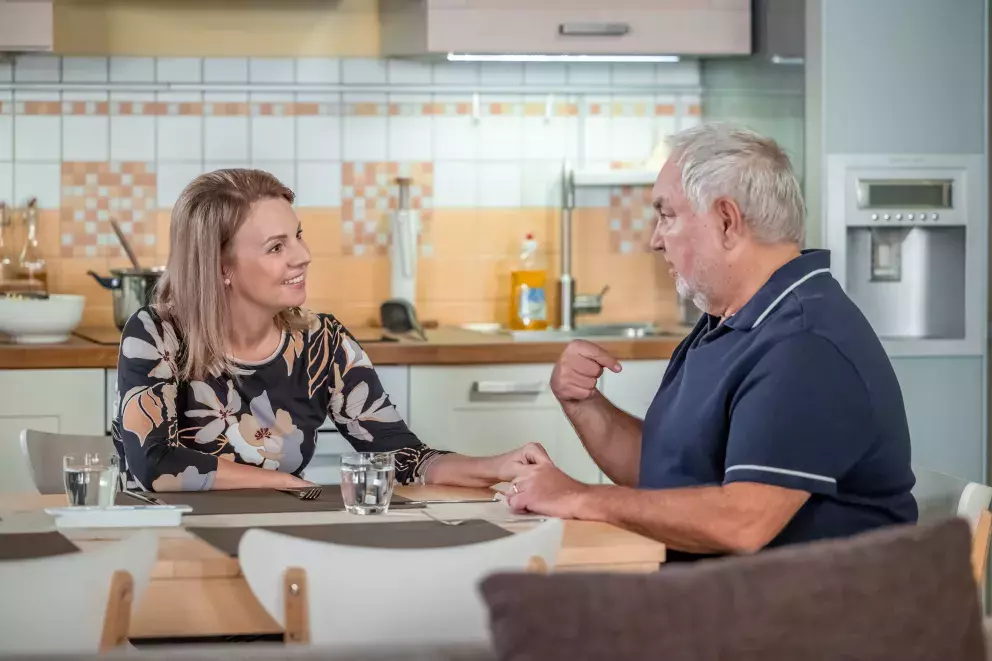 <p>Nekonečný seriál Ulice sleduje dramatické osudy několika spřátelených rodin žijících v sousedstvi</p>
