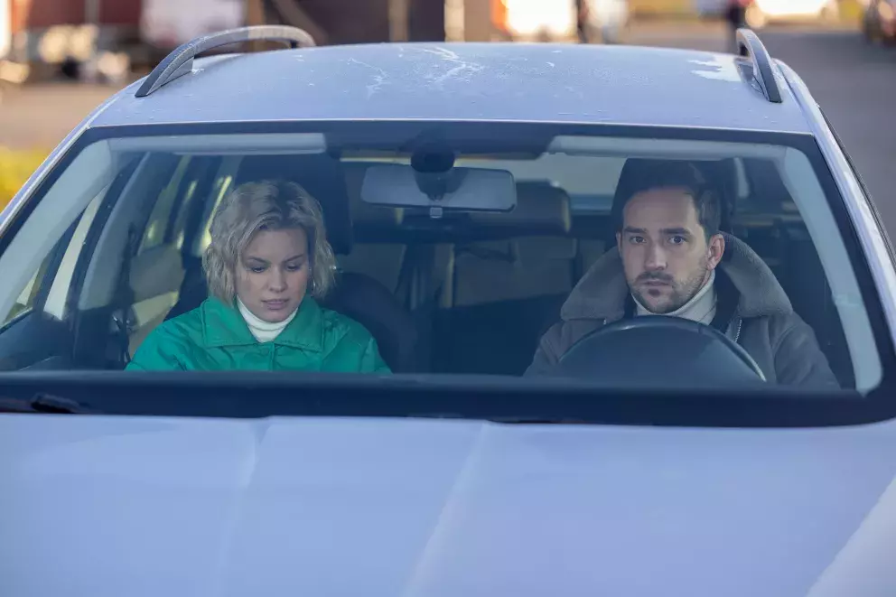 seriál Ulice, v autě