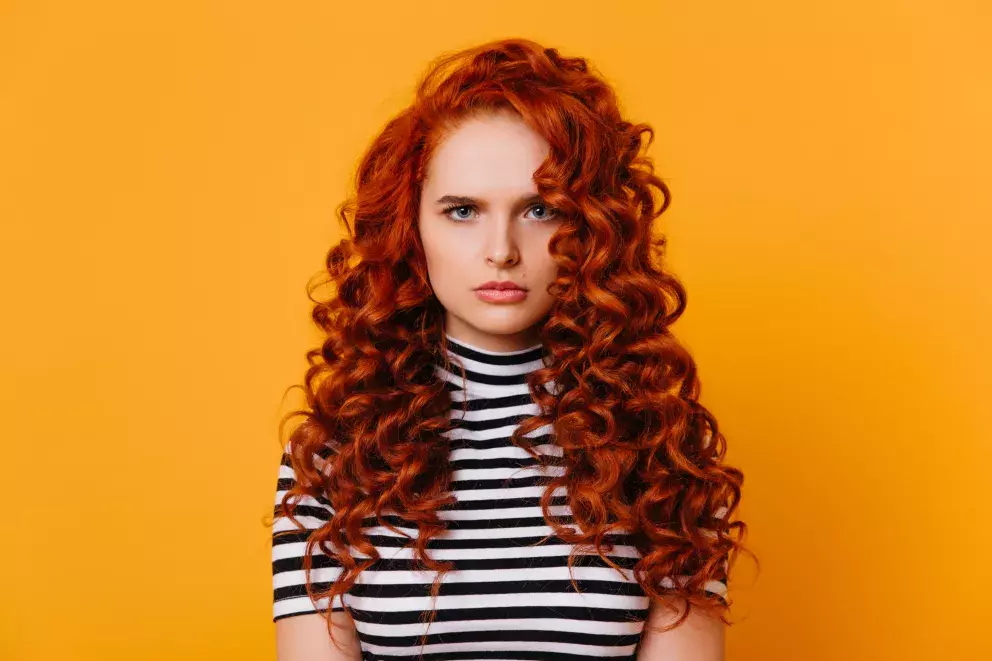 Žena s krásnými vlasy