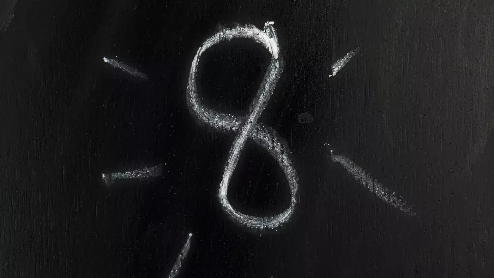 <p><strong>Osobní měsíční číslo 8</strong></p>

<p>Březen pro jedince s číslem 8 bude plný ambiciózních plánů, energie a boje o moc. Tento měsíc se můžete na pracovišti cítit více soutěživí a můžete trochu narážet na konfrontaci s ostatními kolegy. Dokončení rozjetých projektů vám otevře cestu k vyšším rolím a odpovědnosti. Pokud jste majiteli firmy a plánujete spustit novou kampaň nebo produkt, mohli byste toho tento měsíc úspěšně dosáhnout.</p>

<p>V osobním životě byste měli pracovat na tom, abyste se vyhnuli zbytečné soutěživosti a spíše s ostatními spolupracujte. Pokud žijete s někým ve vztahu, čekají vás hezké chvíle plné vřelosti ale i humoru. Nestresujte se, zachovejte klid a rozvahu a udržte si motivaci. </p>

<p> </p>
