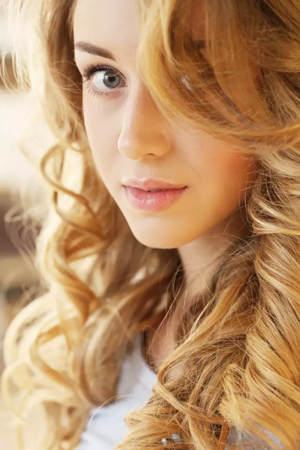 Žena s krásnými vlasy