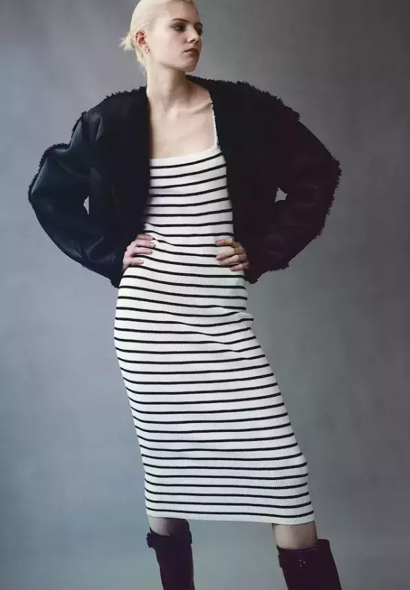 Midi šaty z žebrovaného úpletu, H&M, 599 Kč