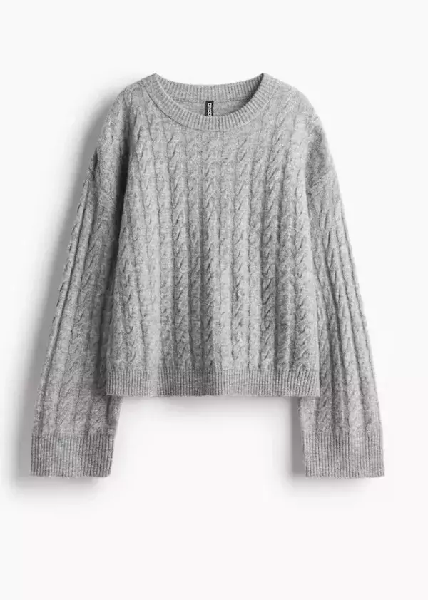 Pletený svetr s copánkovým vzorem, H&M, 359 Kč