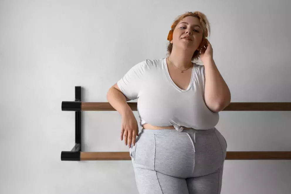 žena, úsměv, kila navíc