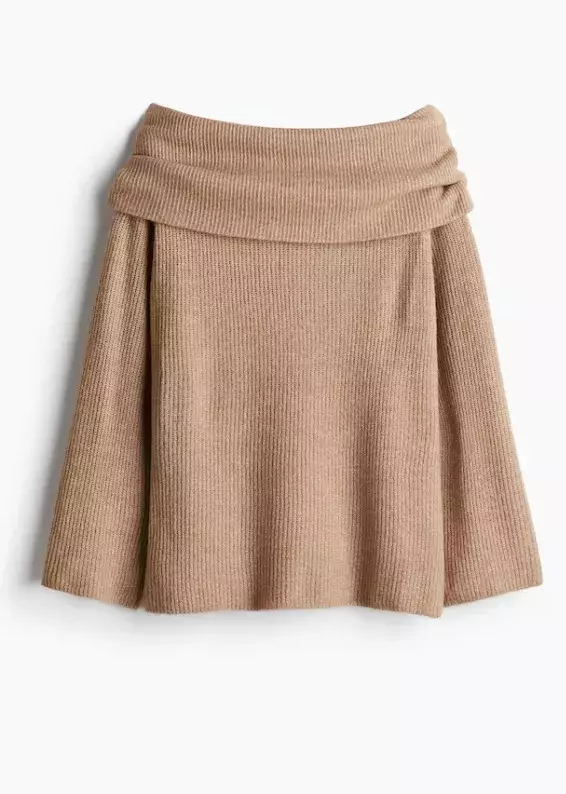 Svetr z žebrovaného úpletu s odhalenými rameny, H&M, 359 Kč