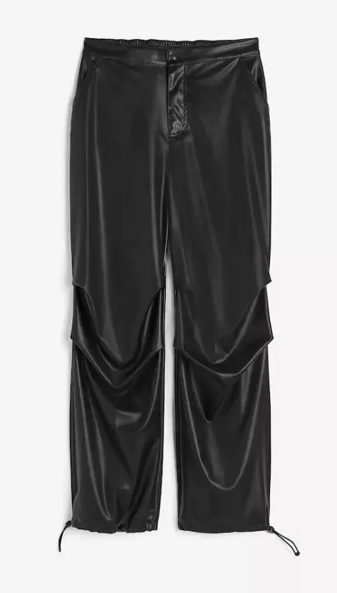 Volné kalhoty s povrchovou úpravou, H&M, 349 Kč