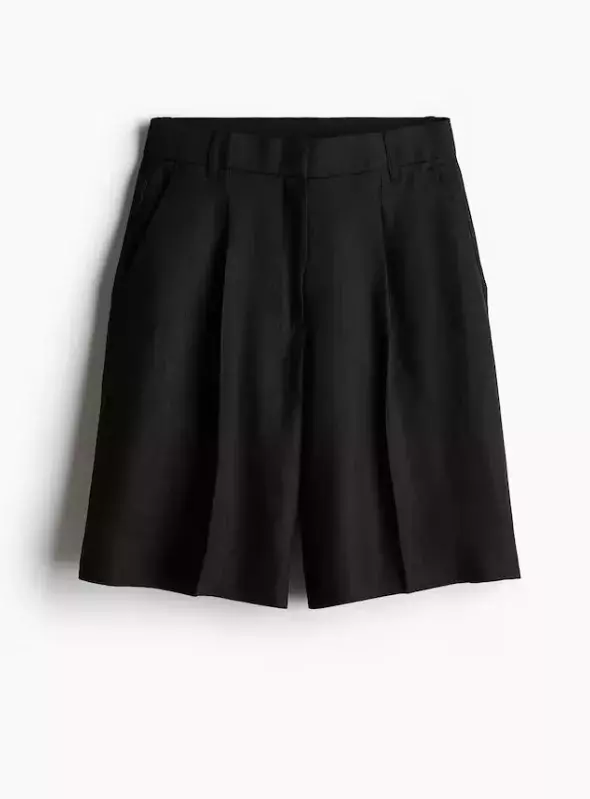 Lněné delší bermudy, H&M, 1 069 Kč