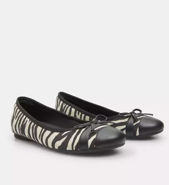 Baleríny se zebřím vzorem, Baťa, 899 Kč