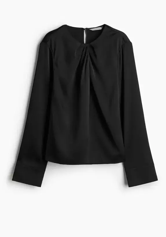 Saténová halenka se skládaným detailem, H&M, 359 Kč