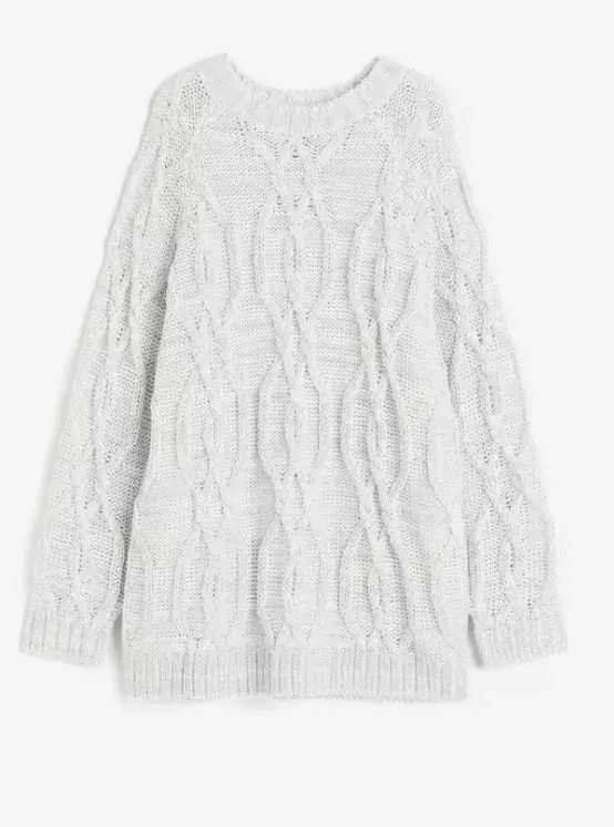 Oversized metalicky třpytivý svetr, H&M, 1 249 Kč