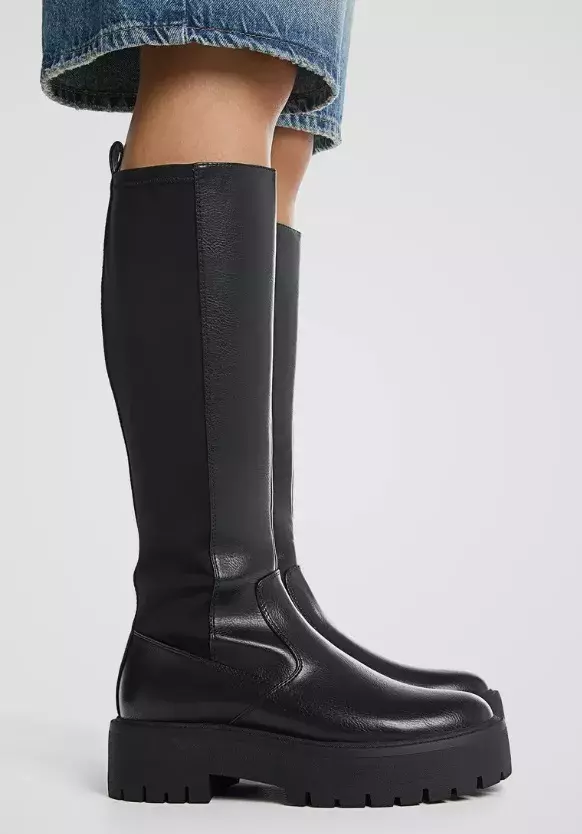 Kozačky na platformě, Stradivarius, 1 299 Kč