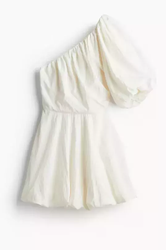 Šaty s bublinovým dolním lemem a odhaleným ramenem, H&M, 949 Kč