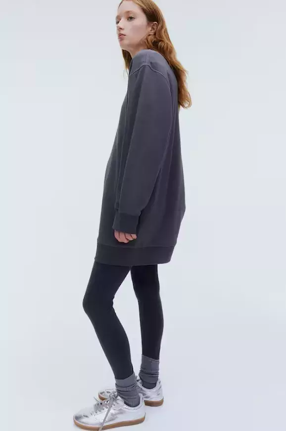 Šaty z teplákoviny, H&M, 479 Kč