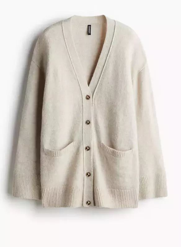 Oversized propínací svetr, H&M, 719 Kč