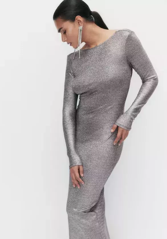 Třpytivé šaty s hlubokým zadním výstřihem, H&M, 1 459 Kč