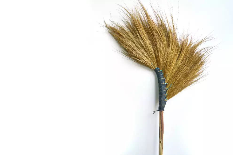 klasické přírodní koště