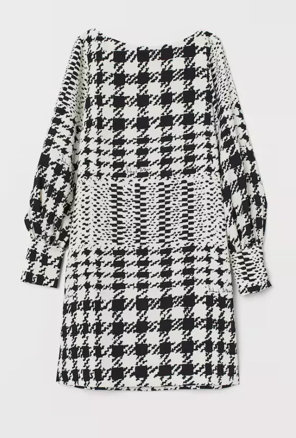 Šaty s lodičkovým výstřihem, H&M, 399 Kč