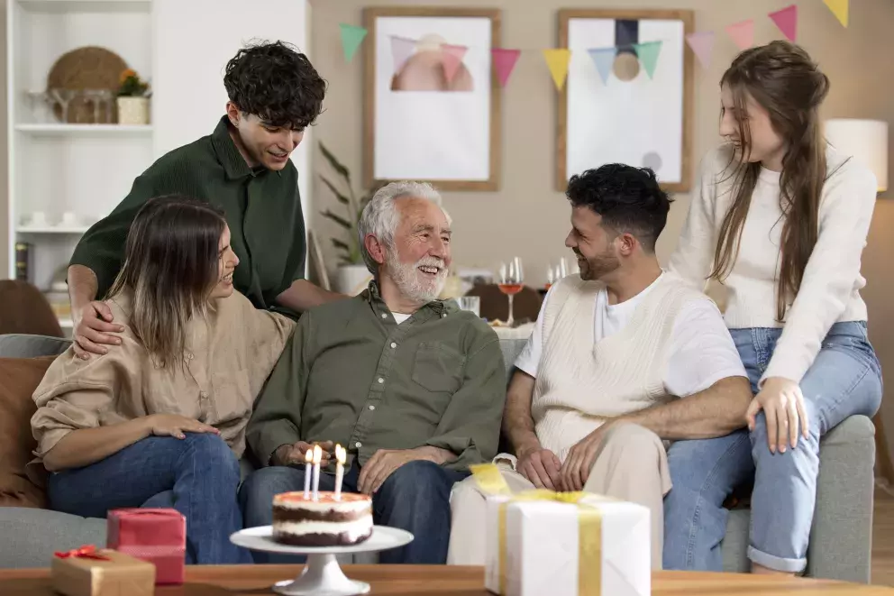 rodina, dvě ženy, tři muži