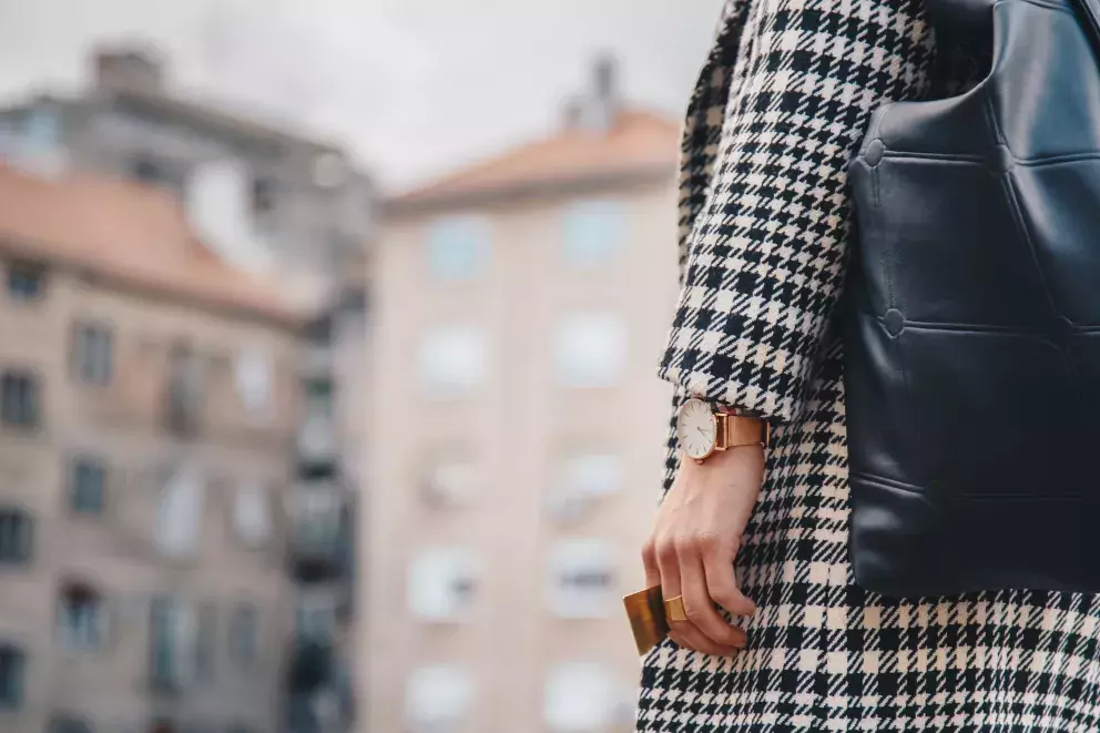 Hřejivé plstěné kabáty s pepito vzorem jsou IN. 