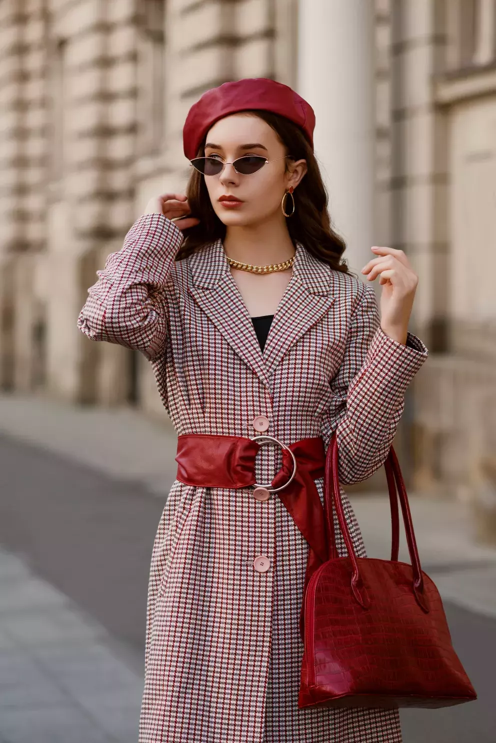 Vzory nemusí být pouze černobílé. Letos vládnou odstíny červené. 