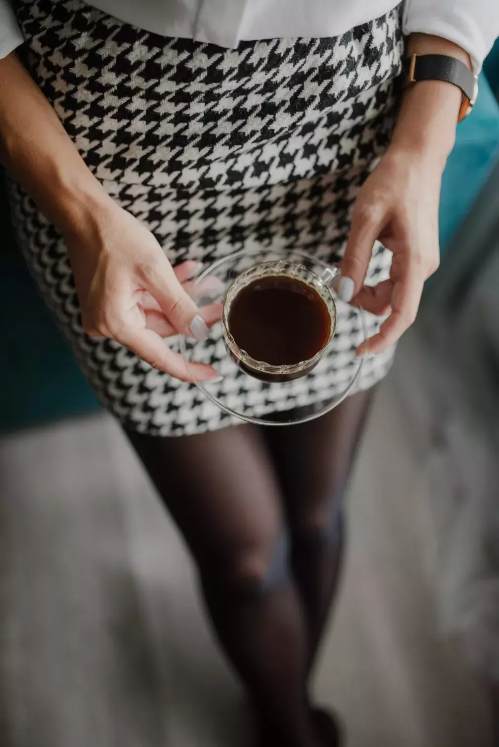 Minisukně s kohoutí stopou jsou oblíbeným kouskem pro práci v kanceláři. 