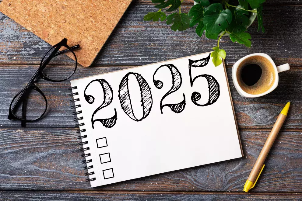 <p><span>Posílám Ti zlaté prasátko pro štěstí, ať obloukem vyhne se Ti smůla a neštěstí, ať se Ti všechna přání splní a nový rok lepší je než ten uplynulý</span></p>
