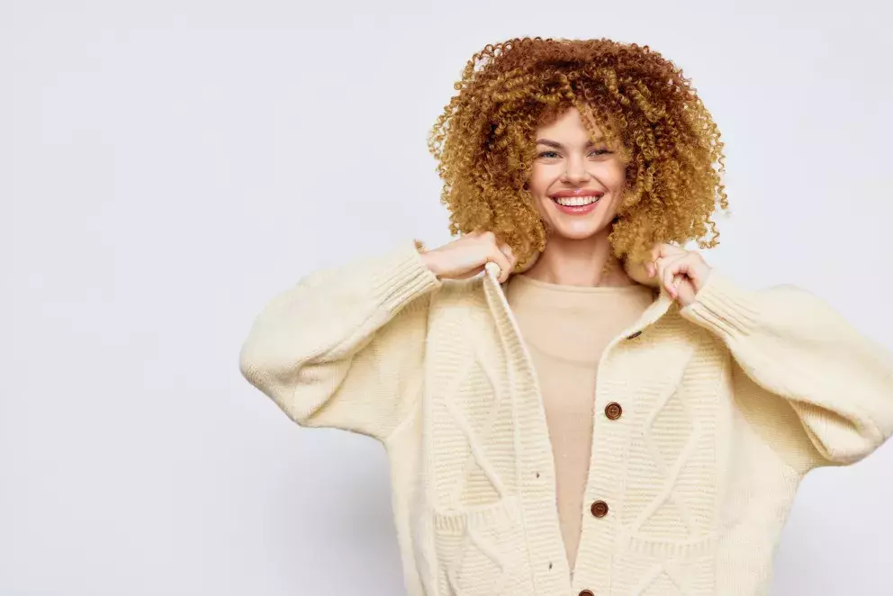 Na tenký svetr klidně oblékněte další, který vás pořádně zahřeje. 