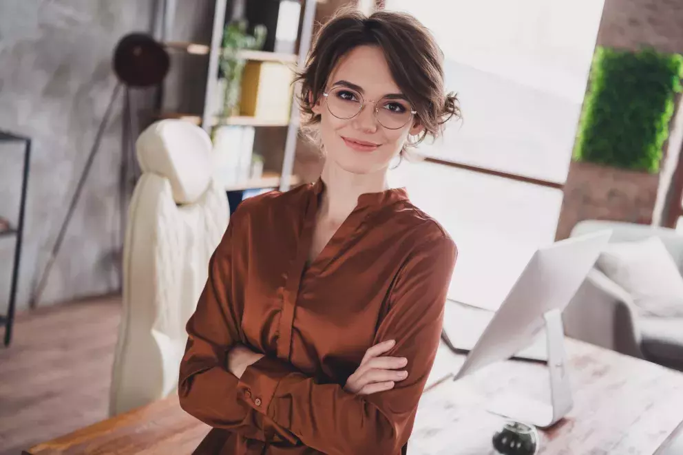 hnědá saténová košile