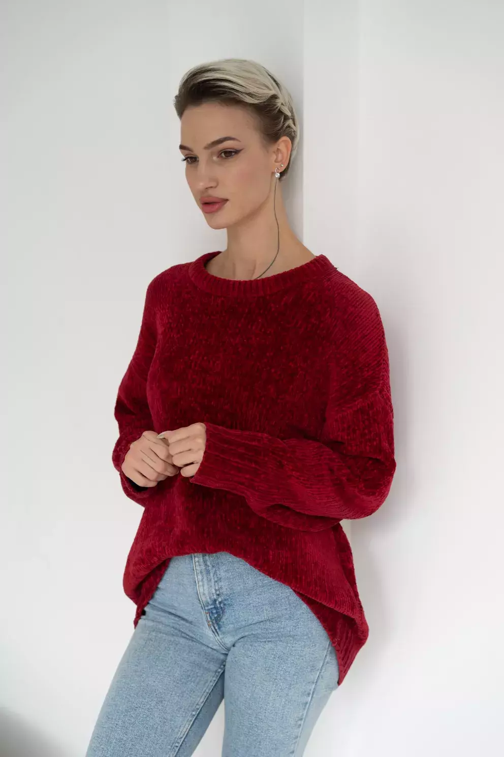 Příjemné svetry v barvě bordó jsou hitem letošní zimní sezony. 