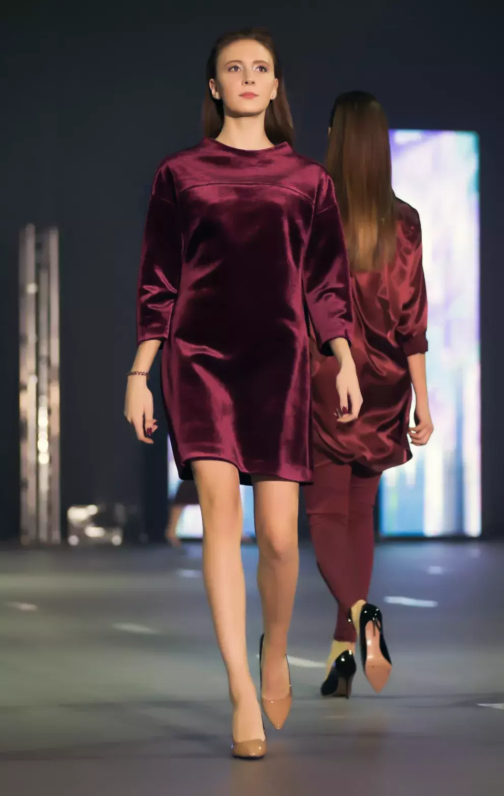 Barva bordó je hitem letošních módních mol, na sametu nádherně vynikne. 