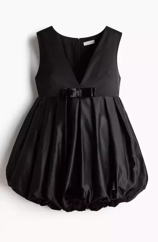 Minišaty s bublinovým lemem, H&M, 1 099 Kč