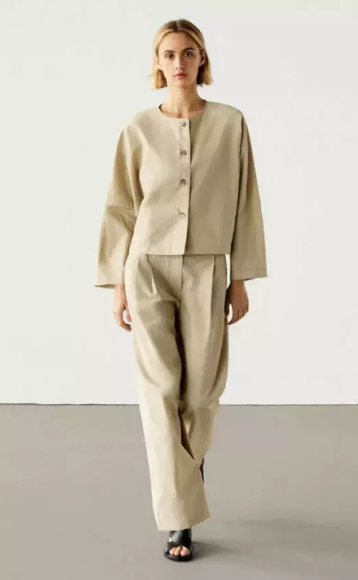 Lehká bunda, Massimo Dutti, 2 699 Kč