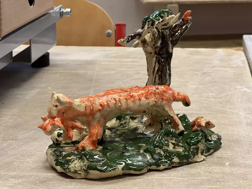 tygřice s tygřátkem a strom