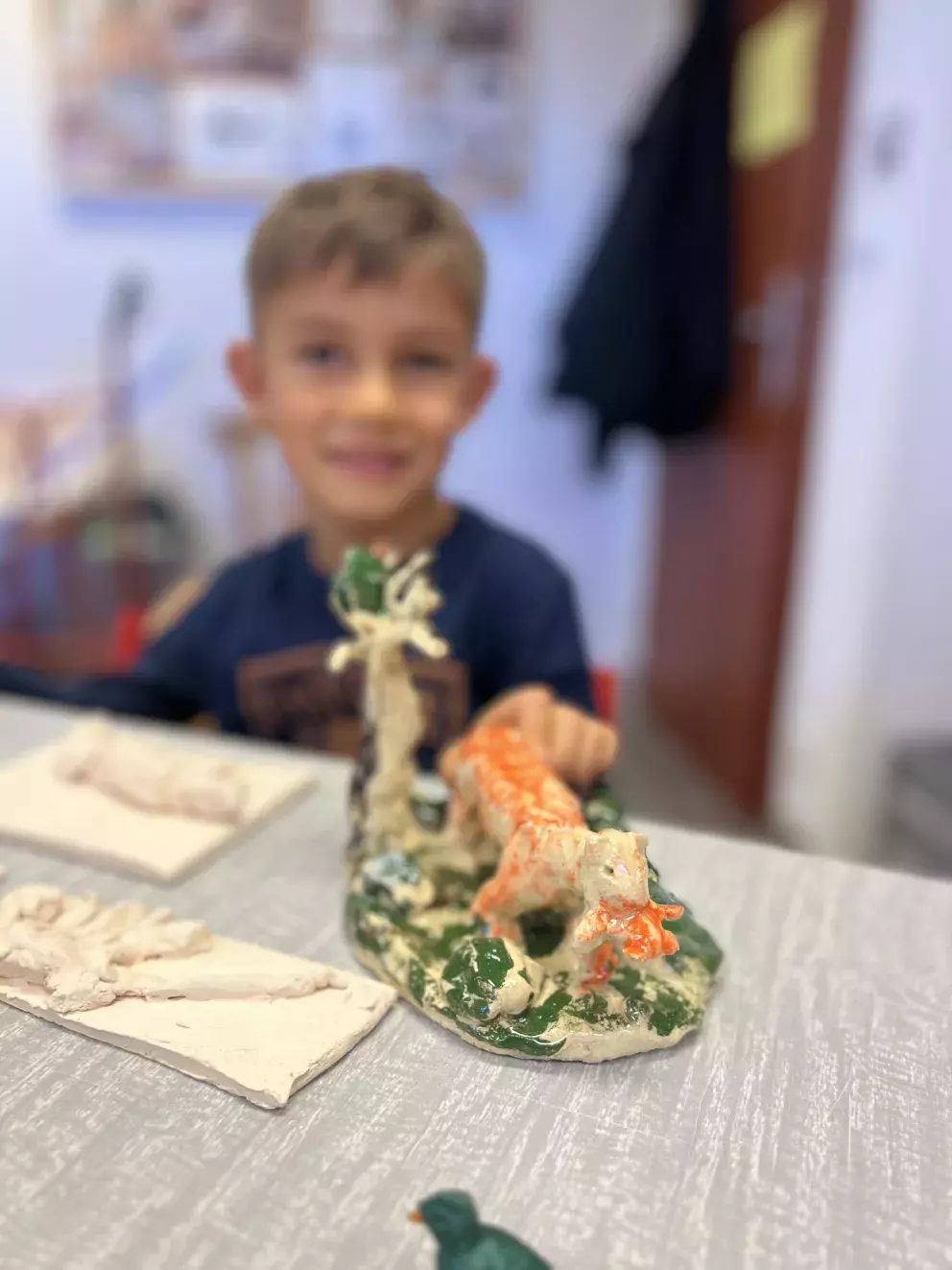 tygřice s tygřátkem a strom